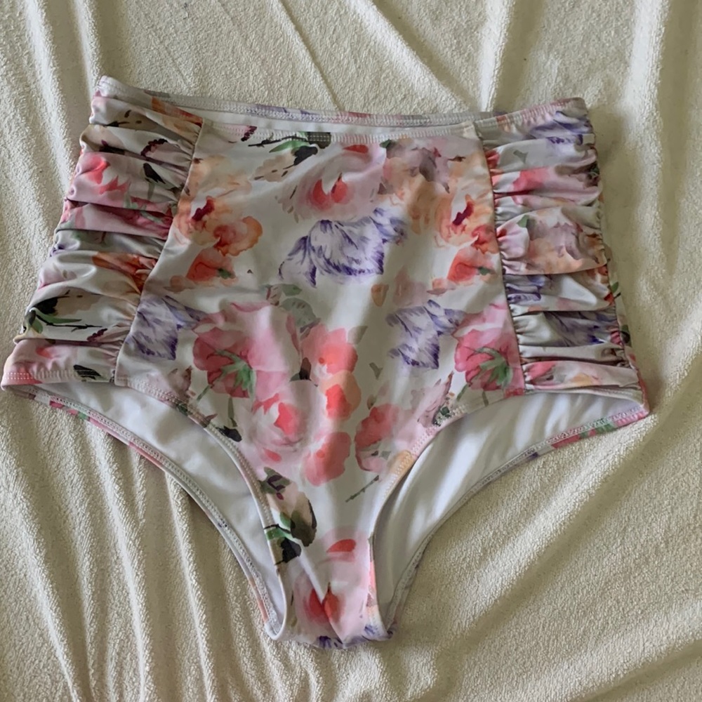 Vintage floral print Kortni Jeane side ruched bottoms